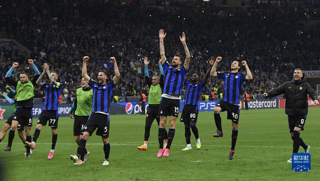 亚冠激战：柔佛VS上海海港，收官之战谁能笑傲？（亚冠末轮决战：柔佛PK上海海港，谁将笑到最后？）