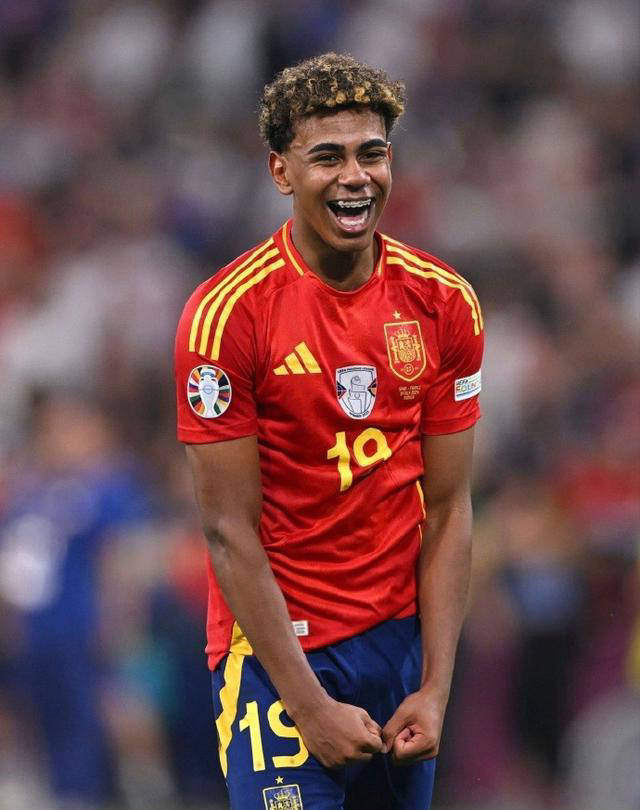 曼奇尼：我喜欢冲入对方禁区参与进攻；希望弗格森找到转折点（曼奇尼：偏爱前插禁区参与进攻，盼弗格森迎来转机）