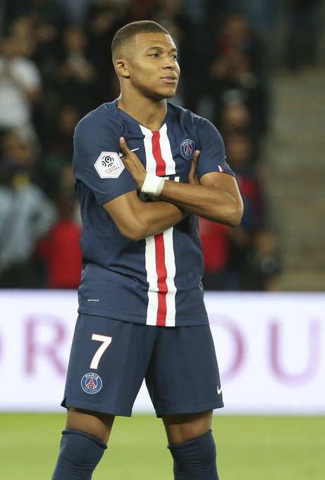 1平4负，拜仁近5次欧冠对阵卫冕冠军未尝胜绩（欧冠近5战卫冕冠军，拜仁1平4负仍无胜）