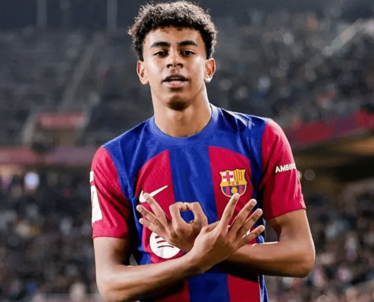 阿森纳客场3-0布拉格斯拉维亚，梅里诺双响，萨卡点射（阿森纳客场三球完胜布拉格斯拉维亚：梅里诺梅开二度，萨卡点球建功）