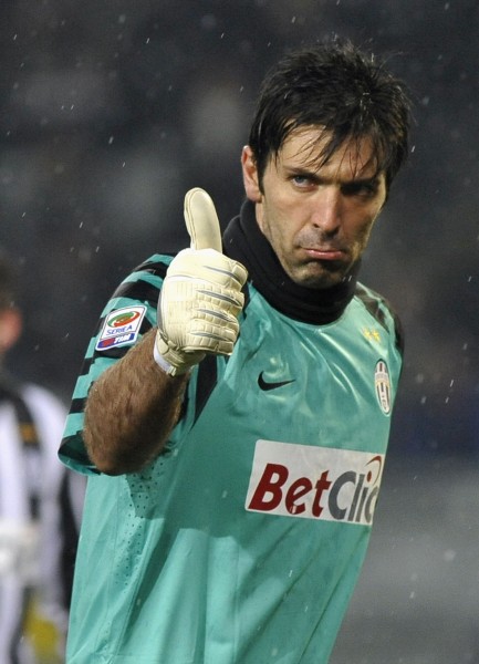 西媒：莱万很快公布自己未来的打算，是否续约不完全取决于他（西媒：莱万即将阐明未来去向，续约与否并非他一人说了算）