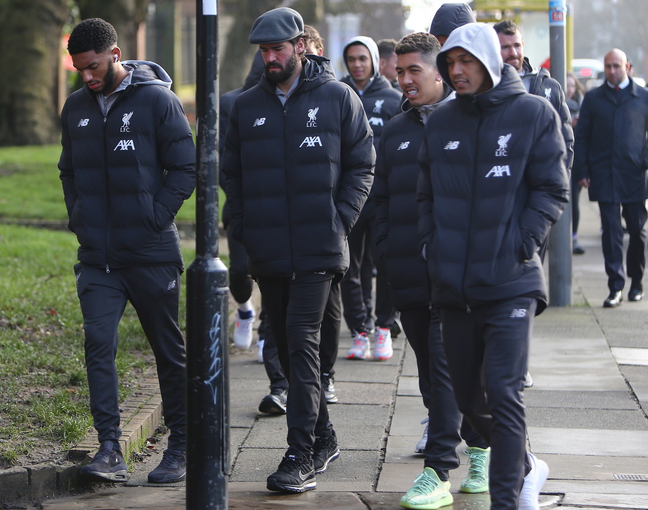 浙江稠州五人得分上双力克新疆，小组第一出线（浙江稠州五将上双击退新疆，锁定小组头名出线）