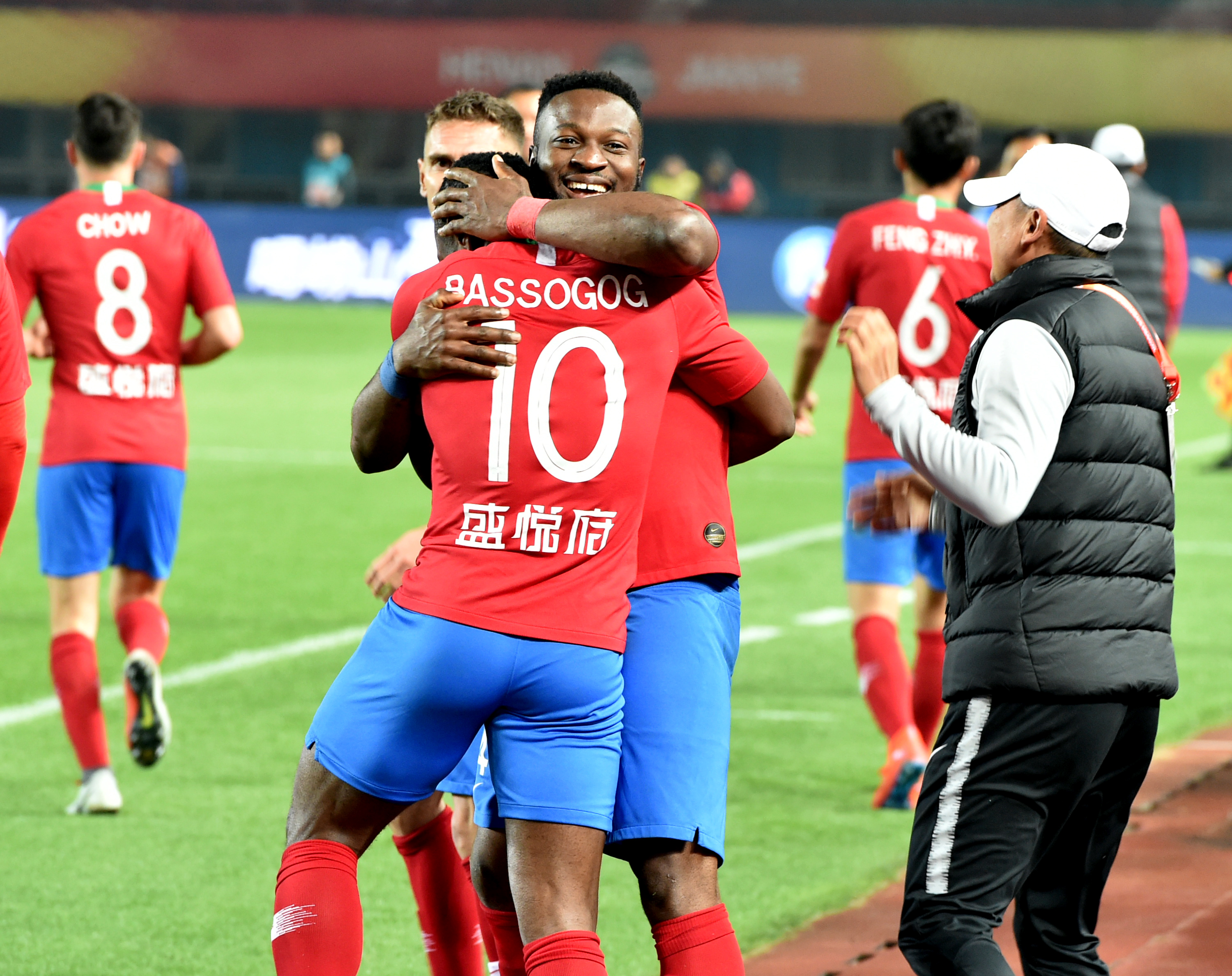 米体：Tether计划收购尤文全部股份，并承诺完成后投资10亿欧（米兰体育报：Tether拟全资收购尤文，交易完成后将注资10亿欧元）