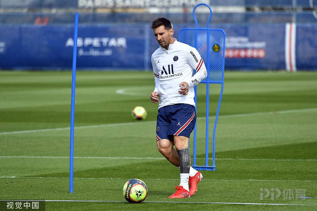 达尼洛同时斩获两座欧冠&解放者杯冠军，为历史首人（达尼洛史上首位包揽欧冠与解放者杯双冠）