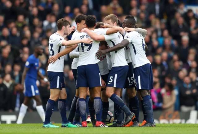 世体：施洛特贝克仍犹豫与多特续约，皇马与巴萨将争夺他（世体：施洛特贝克续约多特仍存疑，皇马巴萨或掀争夺战）